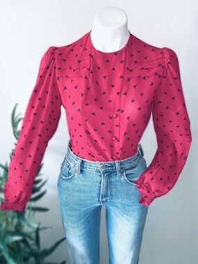 v i n t a g e :: Delicate Mod Artsy Puff Sleeve Buttoned Blouse